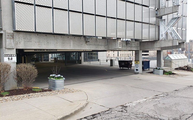 7th & Center St Park and Ride
